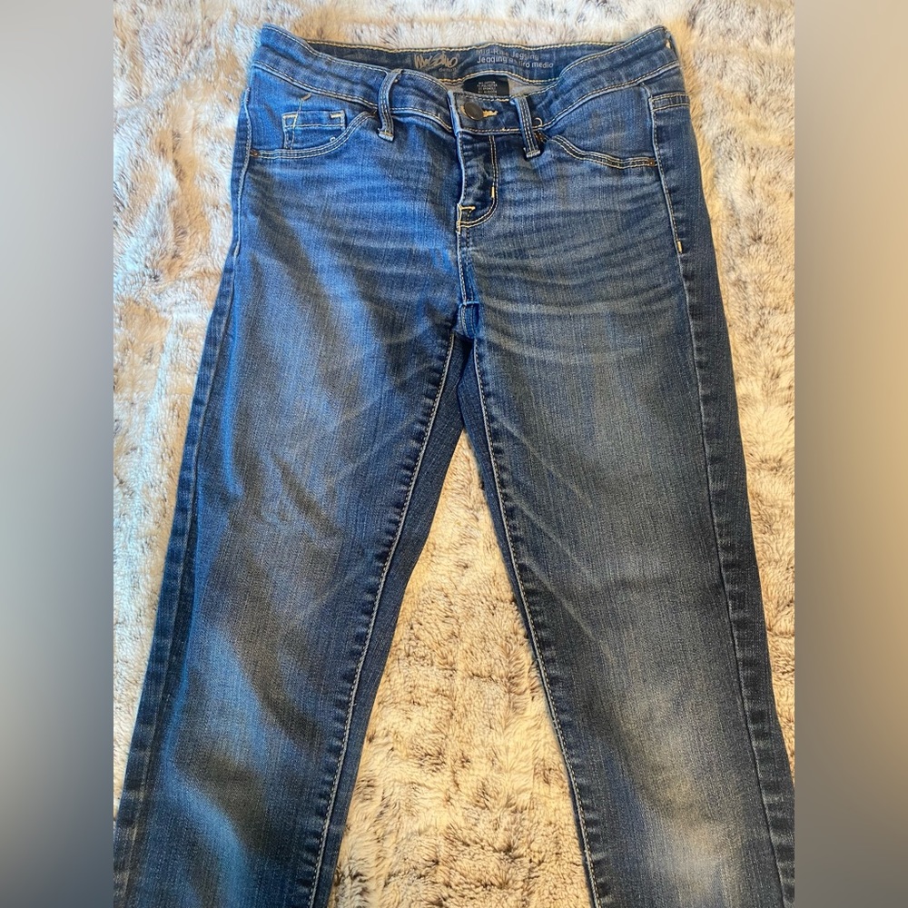 Mid Rise Jeans - Picture 2 of 5